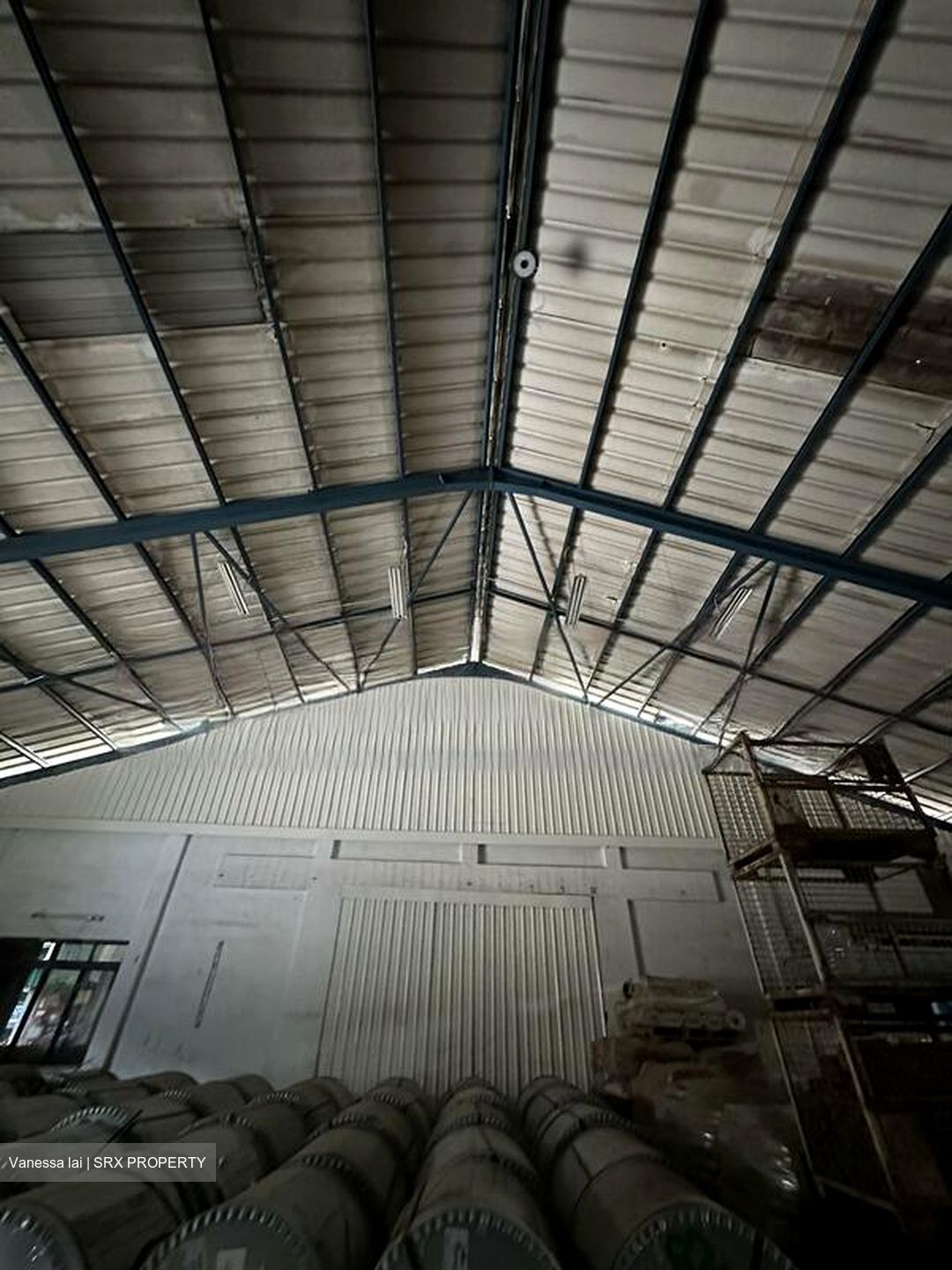 Gul Avenue (D22), Warehouse #575691021